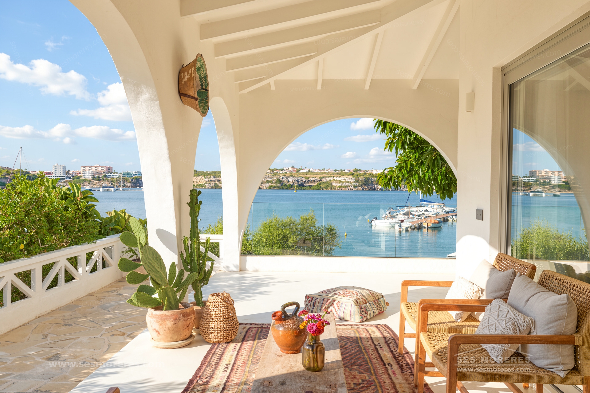 Villa rénovée en front de mer à Mahón